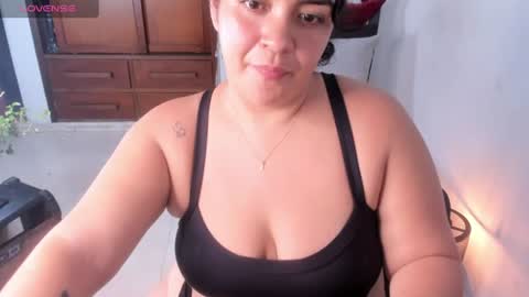 Snapshot of ton_amourrx chatting on 06-11-26, 12:43 lady blue online show from 06-11-26, 12:43