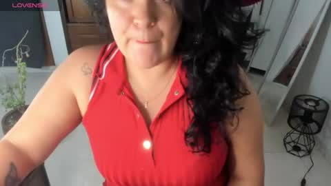 Snapshot of ton_amourrx chatting on 07-26-26, 11:44 lady blue online show from 07-26-26, 11:44