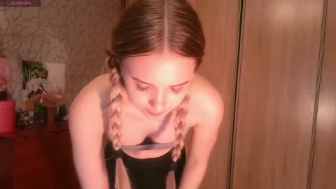 Snapshot of toni_pittmann chatting on 05-27-26, 03:42 toni_pittmann online show from 05-27-26, 03:42