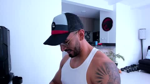 tony muscle1 online show from 02-23-25, 06:34