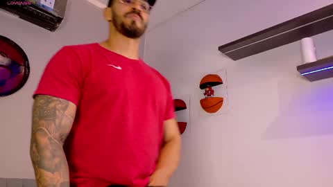 Snapshot of tony_muscle1 chatting on 05-14-26, 08:26 tony muscle1 online show from 05-14-26, 08:26