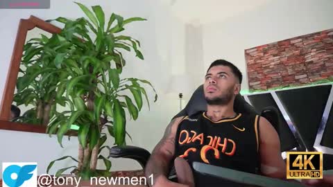 Snapshot of tony_newmen chatting on 12-19-24, 02:02 tony online show from 12-19-24, 02:02