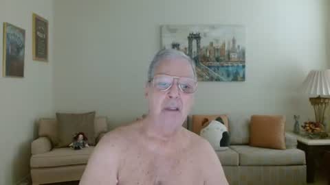 Snapshot of tonysview12000 chatting on 07-11-26, 12:35 tonysview12000 online show from 07-11-26, 12:35