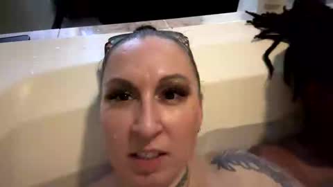 toochillcouple420 online show from 10-04-25, 06:33