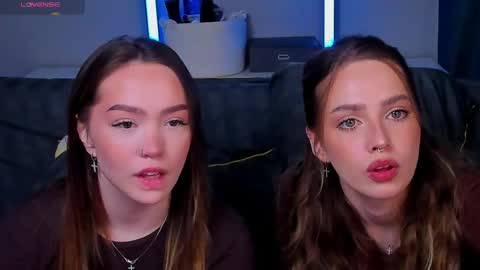 Snapshot of top_twins chatting on 04-17-26, 10:18 Yara online show from 04-17-26, 10:18