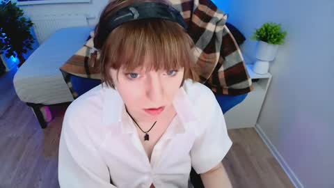 Snapshot of topcranberry chatting on 02-20-25, 06:24 topcranberry online show from 02-20-25, 06:24