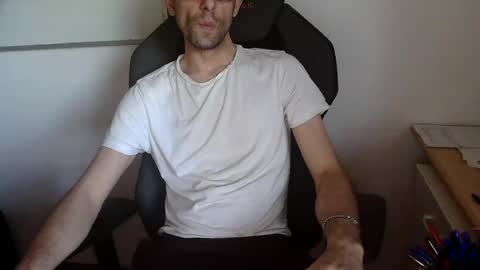 Snapshot of topg84 chatting on 05-21-26, 04:03 Topg84 online show from 05-21-26, 04:03