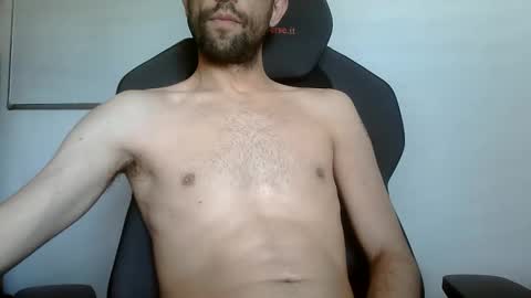 Snapshot of topg84 chatting on 05-31-26, 01:40 Topg84 online show from 05-31-26, 01:40