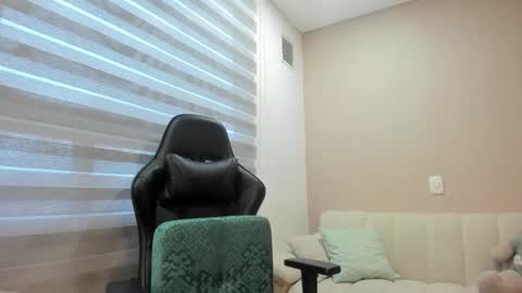 Victoria Gomez online show from 05-25-26, 11:00