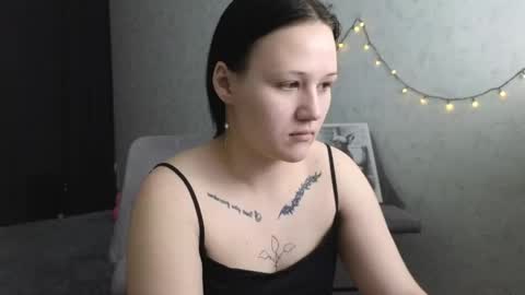 Snapshot of tori_sweet_tori chatting on 05-22-26, 02:40 Tori online show from 05-22-26, 02:40