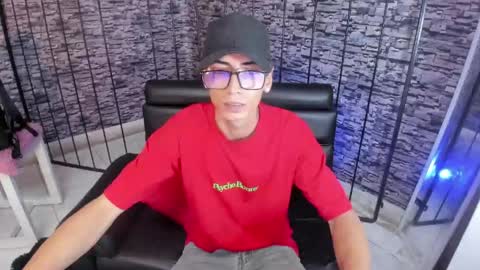 Snapshot of torn_boy chatting on 05-28-26, 11:24 torn_boy online show from 05-28-26, 11:24