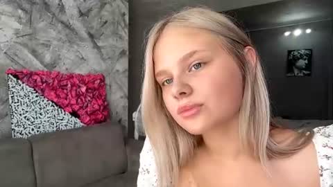 Snapshot of torriezedaker chatting on 07-11-26, 12:08 Linda online show from 07-11-26, 12:08