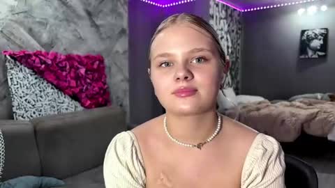 Snapshot of torriezedaker chatting on 07-23-26, 03:43 Linda online show from 07-23-26, 03:43