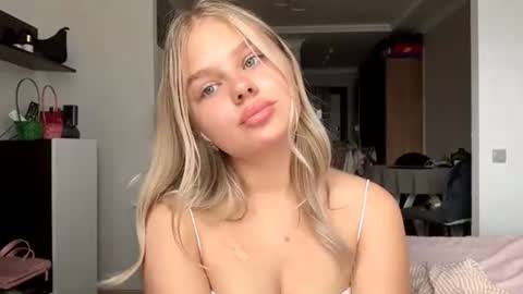 Snapshot of torriezedaker chatting on 07-28-26, 12:48 Linda online show from 07-28-26, 12:48