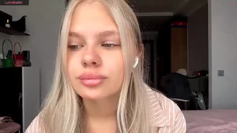 Snapshot of torriezedaker chatting on 07-29-26, 08:12 Linda online show from 07-29-26, 08:12