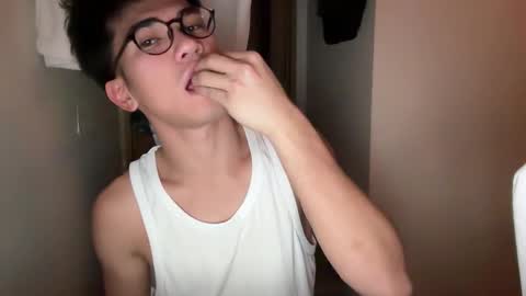 Snapshot of toshikaro0 chatting on 02-22-26, 05:44 Karo online show from 02-22-26, 05:44