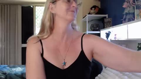Snapshot of total_aussie_milfs chatting on 03-16-26, 12:27 Milly online show from 03-16-26, 12:27
