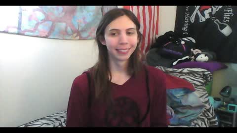 Snapshot of totalfuckingadorable chatting on 01-06-25, 12:05 Luna online show from 01-06-25, 12:05