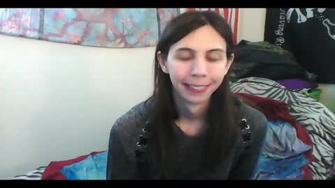 Snapshot of totalfuckingadorable chatting on 01-24-25, 06:24 Luna online show from 01-24-25, 06:24