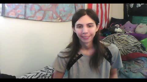 Snapshot of totalfuckingadorable chatting on 09-16-25, 04:02 Luna online show from 09-16-25, 04:02