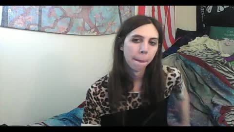Snapshot of totalfuckingadorable chatting on 09-22-25, 03:08 Luna online show from 09-22-25, 03:08