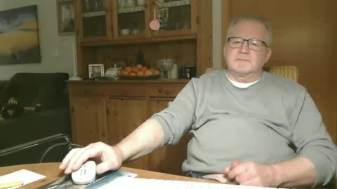 Snapshot of toto758 chatting on 01-18-25, 11:00 toto758 online show from 01-18-25, 11:00