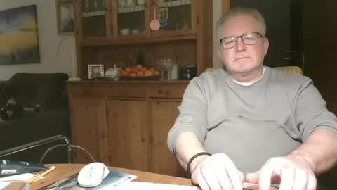 Snapshot of toto758 chatting on 01-19-25, 02:04 toto758 online show from 01-19-25, 02:04