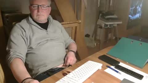 Snapshot of toto758 chatting on 03-05-25, 07:27 toto758 online show from 03-05-25, 07:27