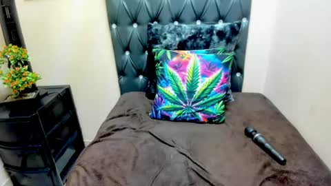 toxicfantasy4u online show from 06-12-26, 04:44