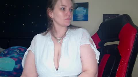 Snapshot of toxiclilly chatting on 12-18-24, 10:19 Lilly Miss Mistress Goddess Maam Queen Boss online show from 12-18-24, 10:19