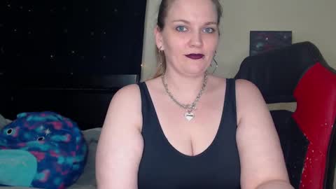 Snapshot of toxiclilly chatting on 01-05-25, 10:53 Lilly Miss Mistress Goddess Maam Queen Boss online show from 01-05-25, 10:53
