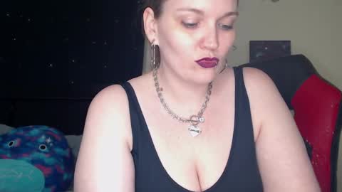 Snapshot of toxiclilly chatting on 01-20-25, 12:07 Lilly Miss Mistress Goddess Maam Queen Boss online show from 01-20-25, 12:07