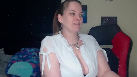 Snapshot of toxiclilly chatting on 01-25-25, 12:26 Lilly Miss Mistress Goddess Maam Queen Boss online show from 01-25-25, 12:26