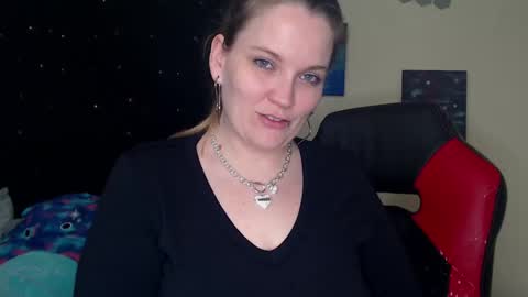 Snapshot of toxiclilly chatting on 02-22-25, 10:29 Lilly Miss Mistress Goddess Maam Queen Boss online show from 02-22-25, 10:29