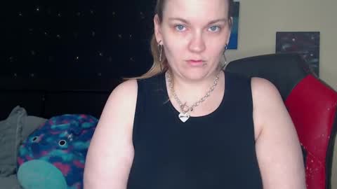 Snapshot of toxiclilly chatting on 02-26-25, 08:04 Lilly Miss Mistress Goddess Maam Queen Boss online show from 02-26-25, 08:04
