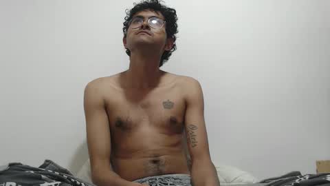 Snapshot of toy_sweet chatting on 05-09-26, 09:31 Xander online show from 05-09-26, 09:31