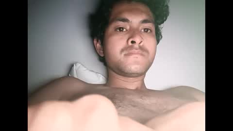 Snapshot of toy_sweet chatting on 05-11-26, 10:32 Xander online show from 05-11-26, 10:32