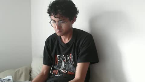 Snapshot of toy_sweet chatting on 05-11-26, 07:22 Xander online show from 05-11-26, 07:22