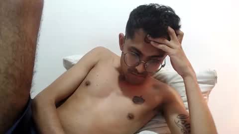 Snapshot of toy_sweet chatting on 05-19-26, 01:56 Xander online show from 05-19-26, 01:56