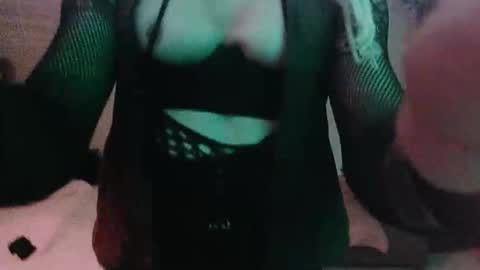 Snapshot of toyboybitchslut chatting on 10-02-25, 03:02 Patrizia online show from 10-02-25, 03:02