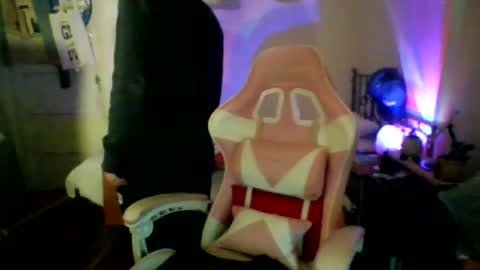 Snapshot of toyboysquirt chatting on 06-12-26, 06:12 toyboysquirt online show from 06-12-26, 06:12