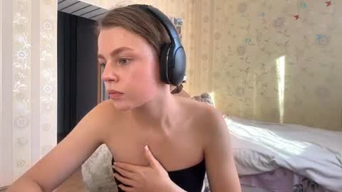 Snapshot of traceehuisenga chatting on 07-28-26, 03:21 Liv 1st day online show from 07-28-26, 03:21