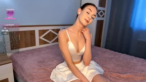 Snapshot of traciblow chatting on 09-23-25, 11:35 Rebeca online show from 09-23-25, 11:35