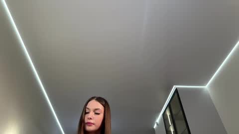 Snapshot of traciblow chatting on 04-29-26, 05:33 Rebeca online show from 04-29-26, 05:33