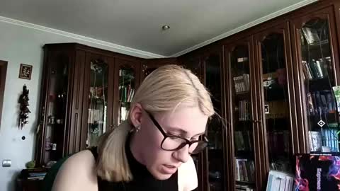 Snapshot of tranhardisty chatting on 05-15-26, 07:37 Lesly online show from 05-15-26, 07:37
