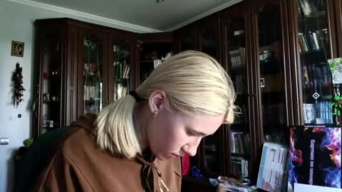 Snapshot of tranhardisty chatting on 05-22-26, 09:15 Lesly online show from 05-22-26, 09:15