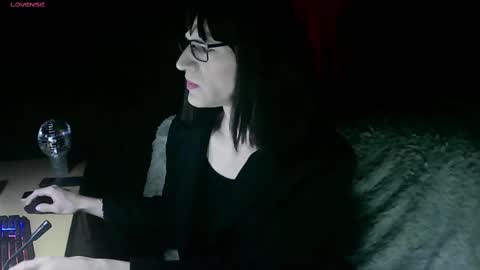 Sarah R. Lenor online show from 02-22-25, 10:20