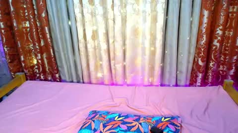 Gigi online show from 11-19-25, 04:29