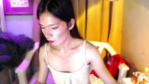 Snapshot of trans_nikka_ chatting on 04-13-26, 02:22 Emerald online show from 04-13-26, 02:22