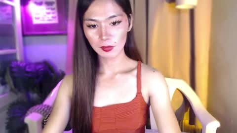 Snapshot of trans_nikka_ chatting on 04-14-26, 01:06 Emerald online show from 04-14-26, 01:06